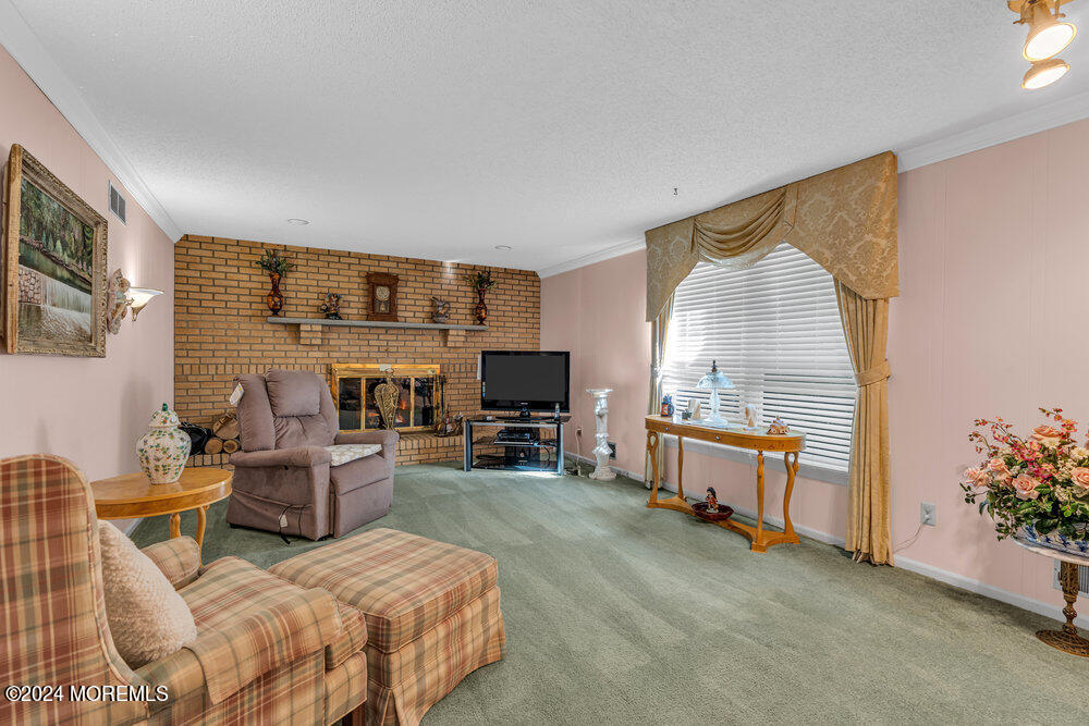 Photo 17 of 85 of 5 Northwoods Road house
