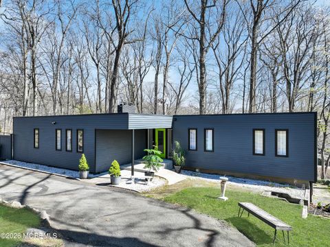 Photo of 19 W Parkway Place, Holmdel, NJ 07733 (MLS # 22609854)