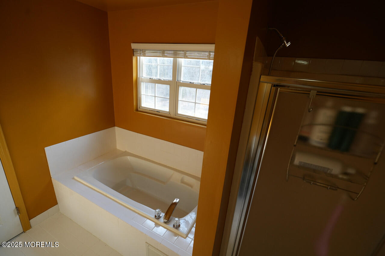 10 Enclosure Drive, Morganville, New Jersey image 25