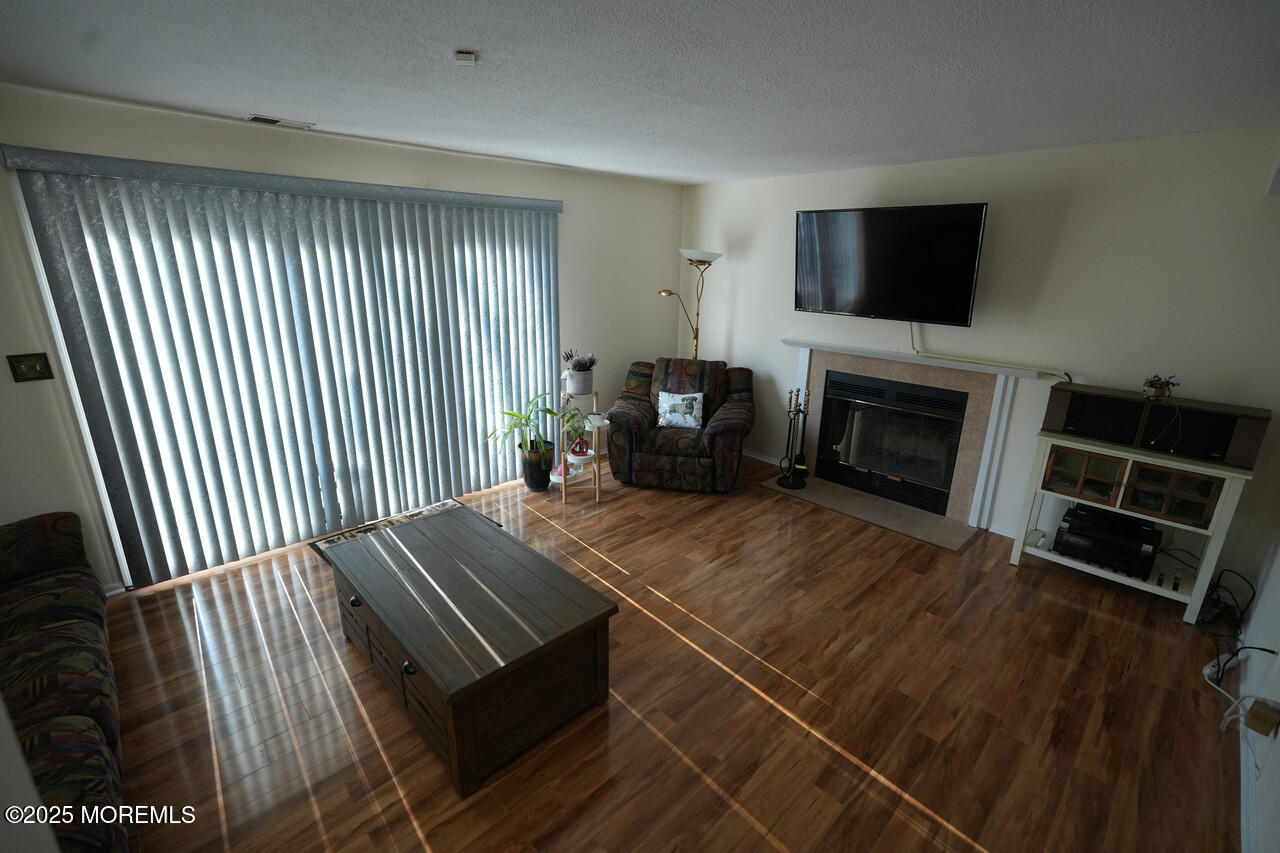 10 Enclosure Drive, Morganville, New Jersey image 8