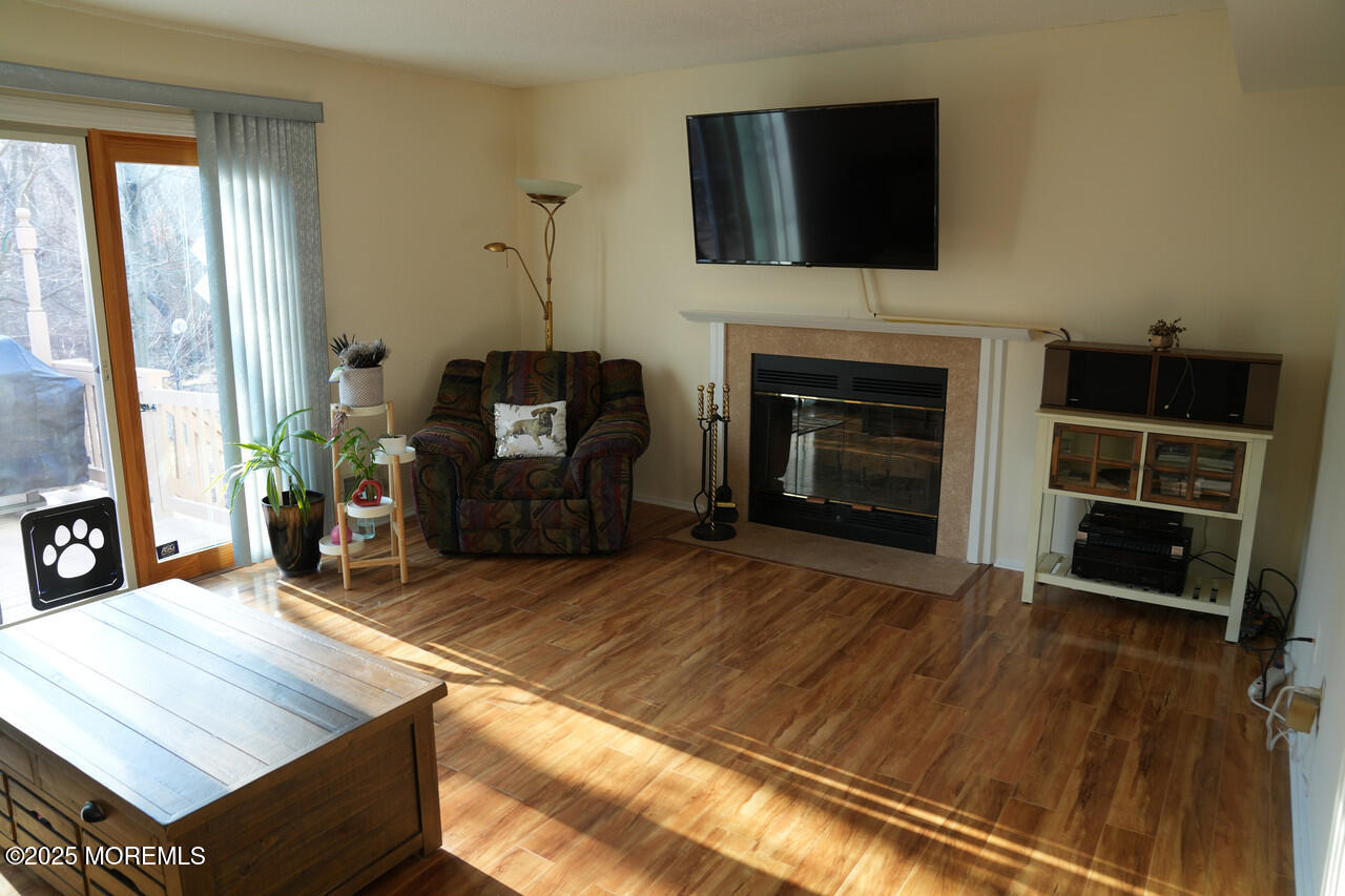 10 Enclosure Drive, Morganville, New Jersey image 9