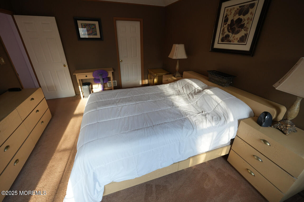 10 Enclosure Drive, Morganville, New Jersey image 21