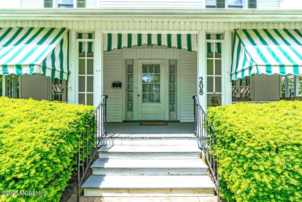 208 Ludlow Avenue