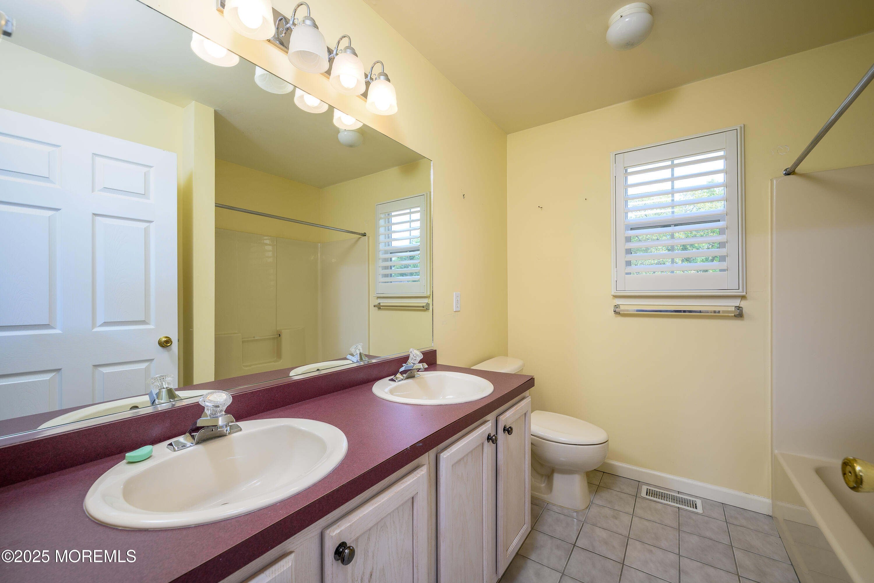 1663 Copperfield Lane, Toms River, New Jersey image 32