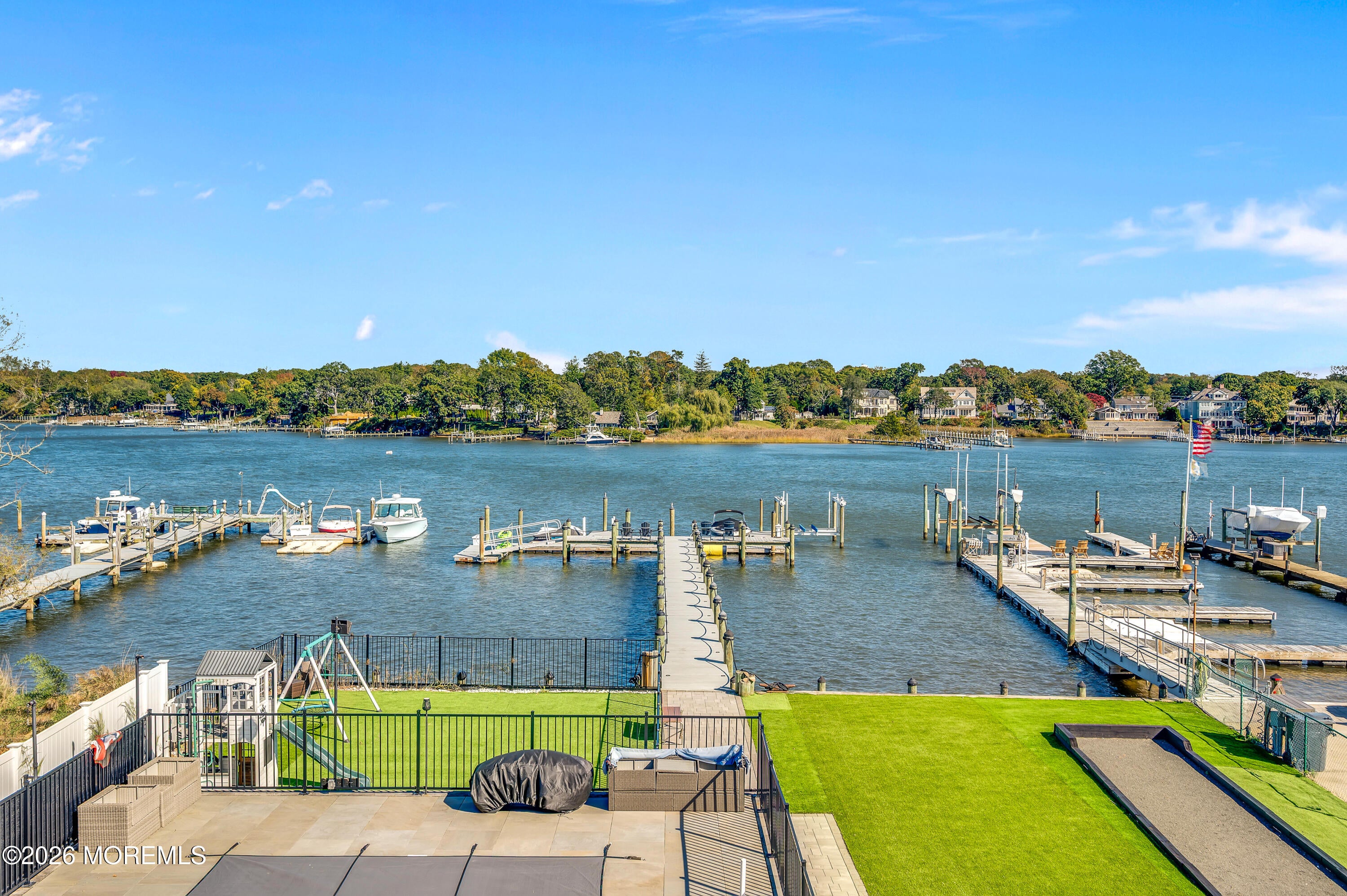 139 N Riverside Drive N