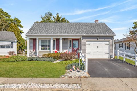 Homes For Sale - 23 Manitoba Court<br/> Toms River, NJ 08757