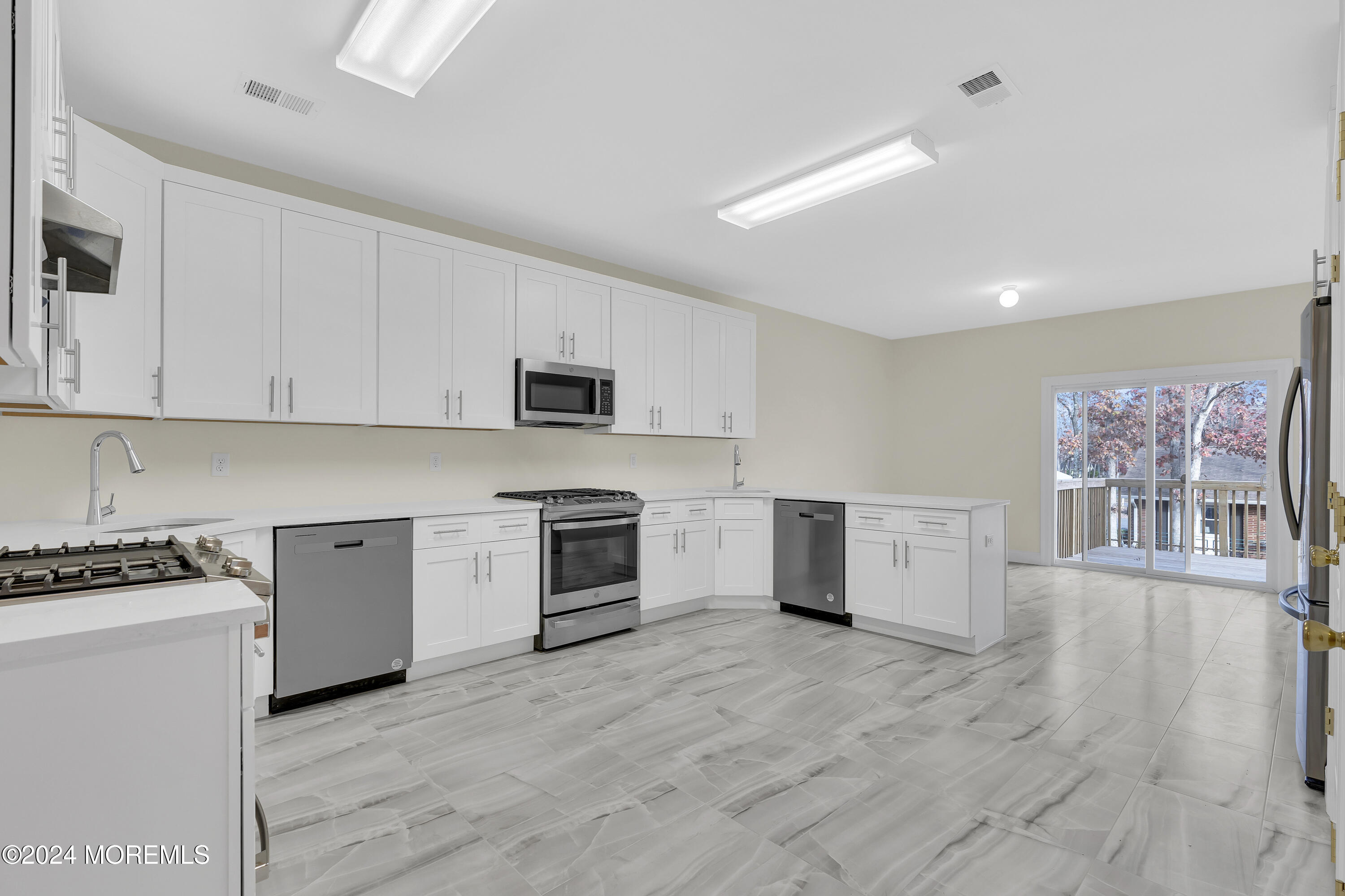 19 Lenox Drive, Lakewood, New Jersey image 13