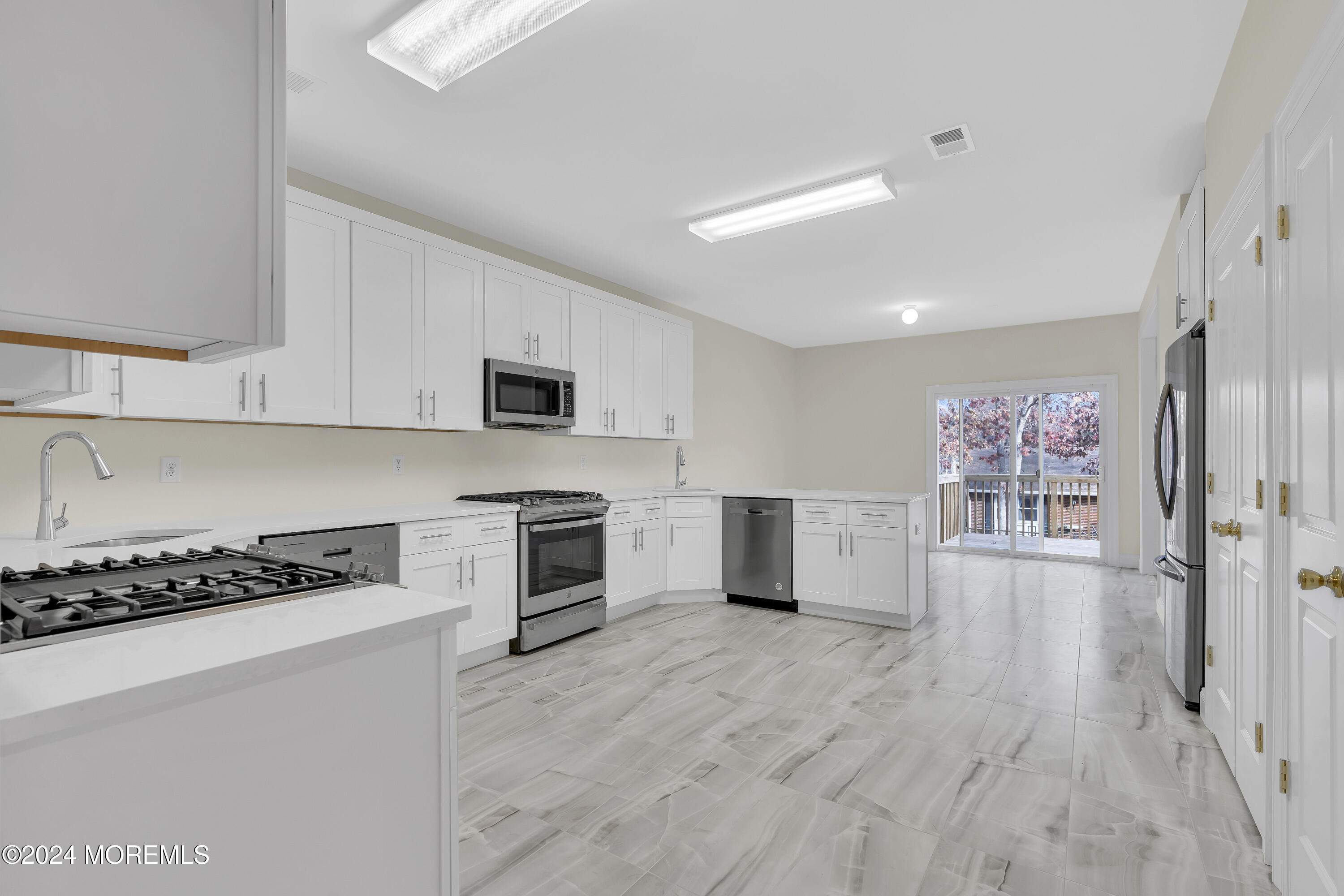 19 Lenox Drive, Lakewood, New Jersey image 12