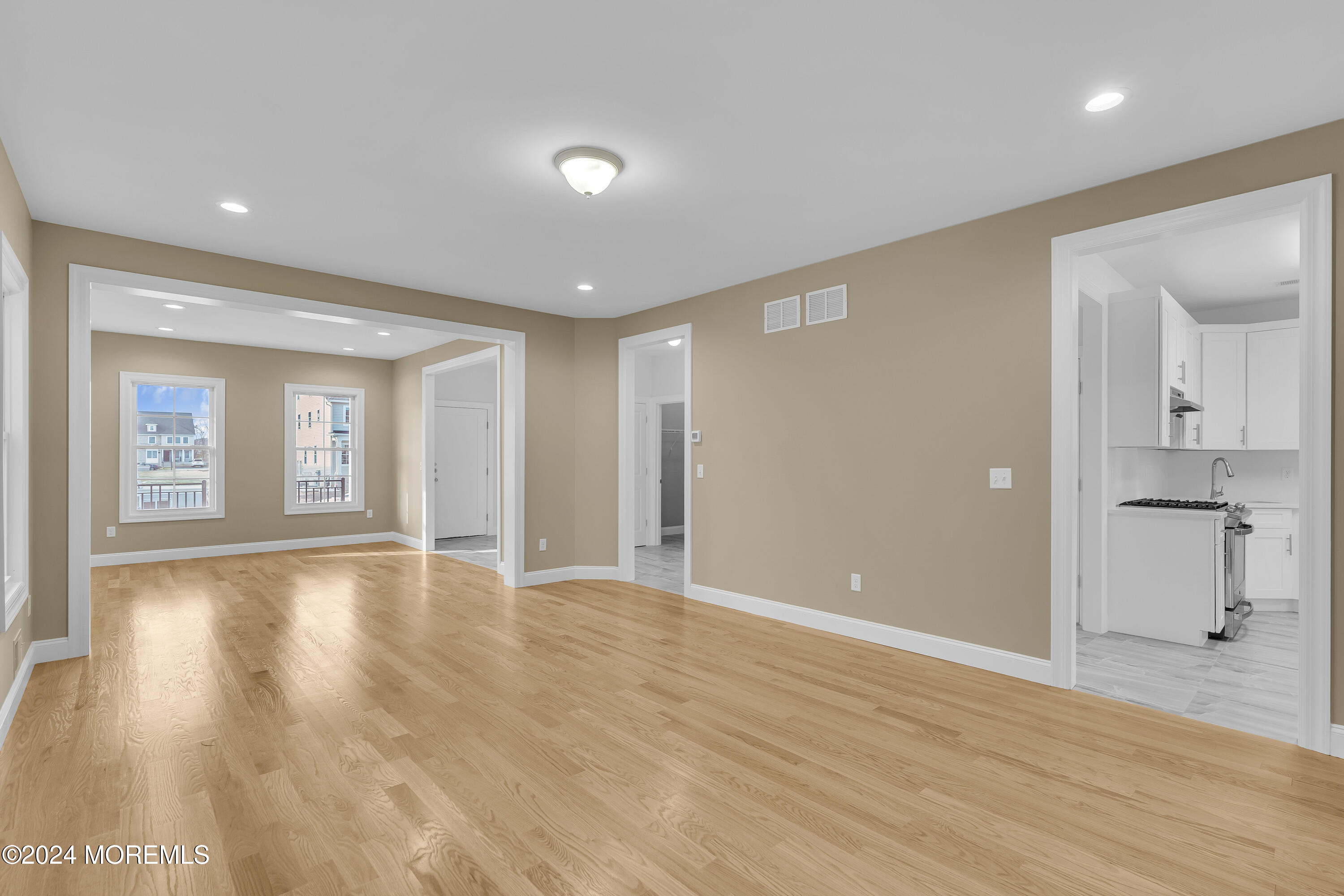 19 Lenox Drive, Lakewood, New Jersey image 9