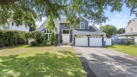 Homes For Sale - 624 Loxley Drive<br/> Toms River, NJ 08753