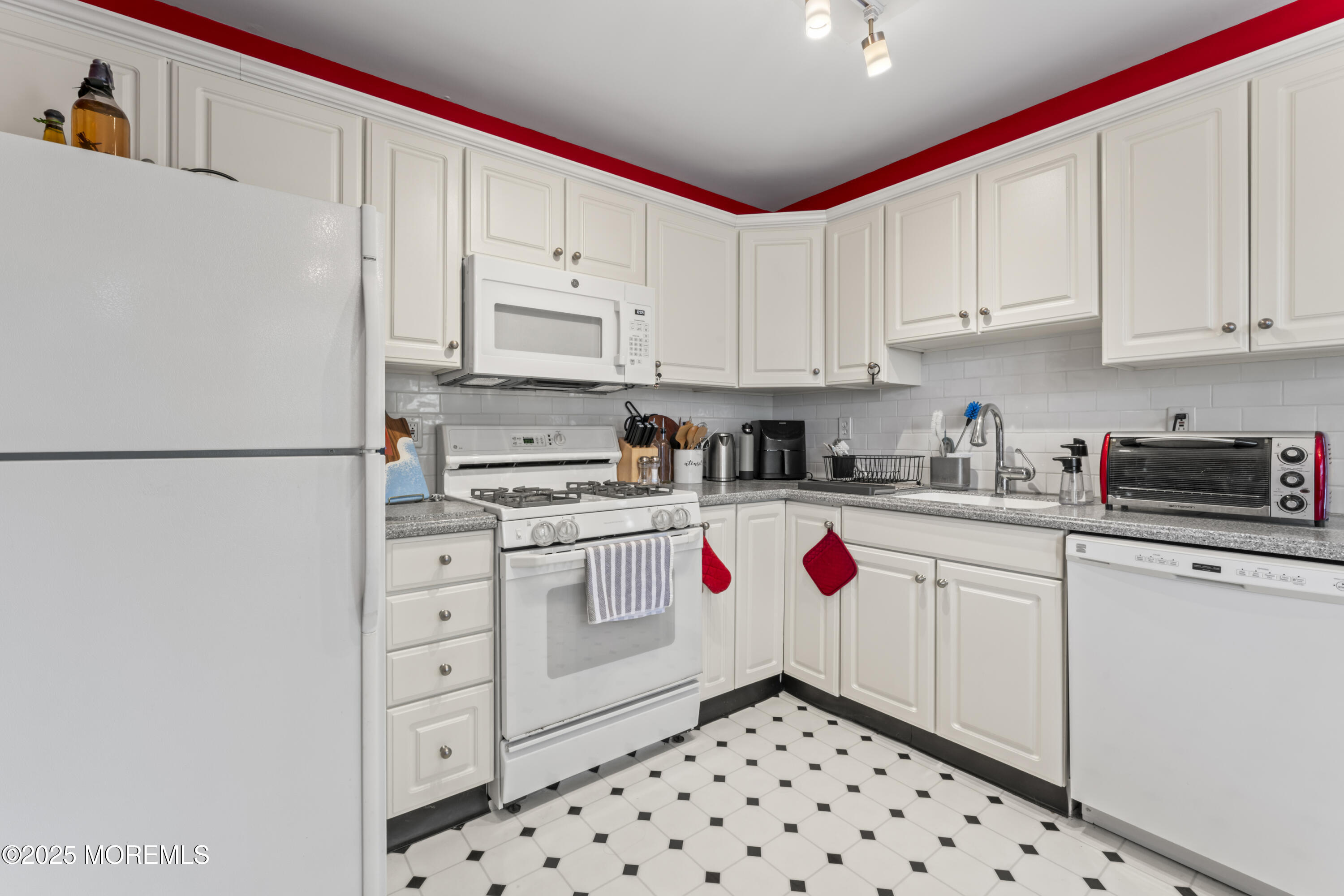 1202 Cypress Lane #2, East Brunswick, New Jersey image 7
