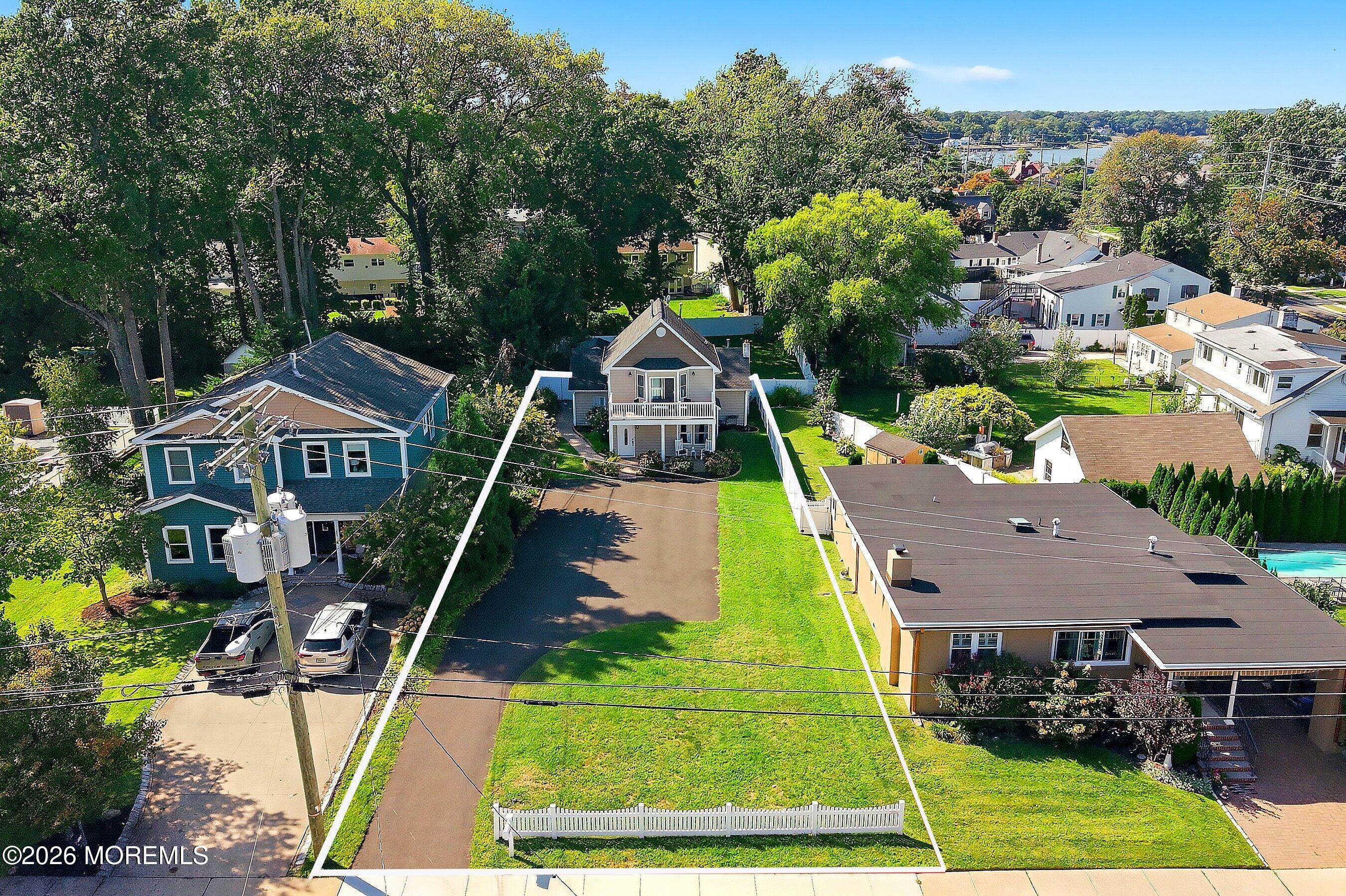 1603 W Maplewood Road