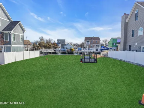 MLS: 22503538