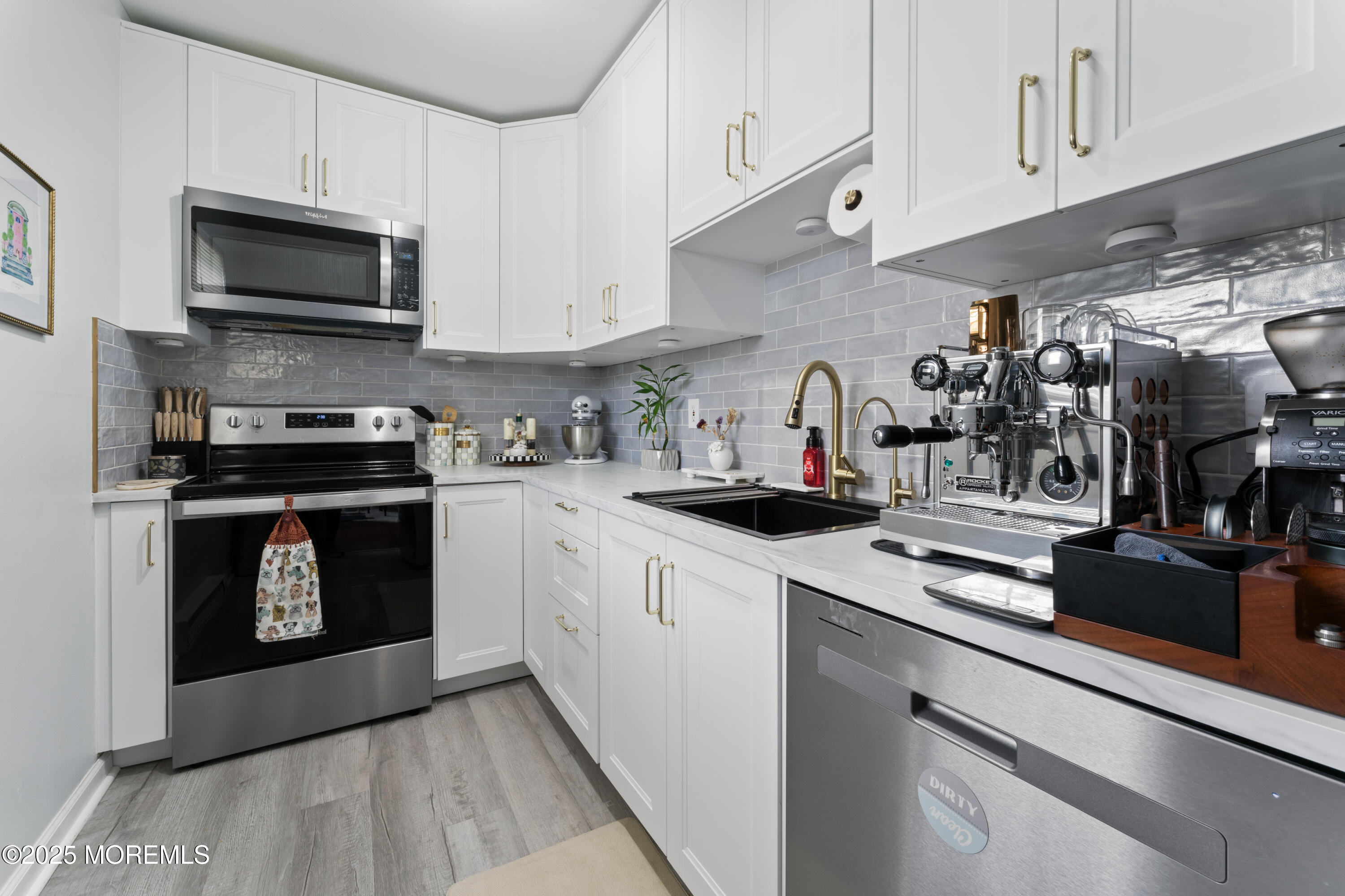 84 White Street #B, Eatontown, New Jersey image 9