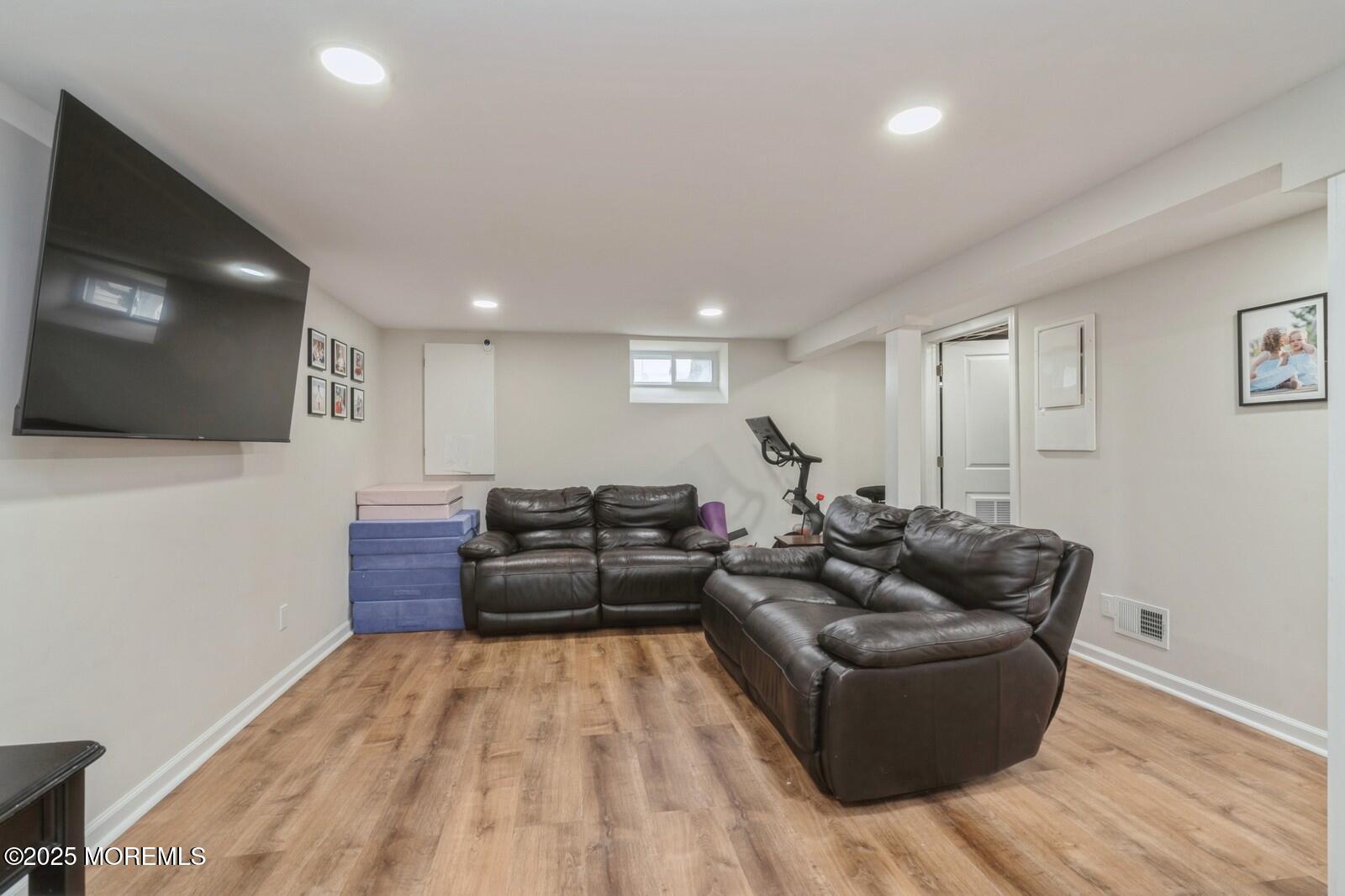 916 Park Place, Middletown, New Jersey image 25