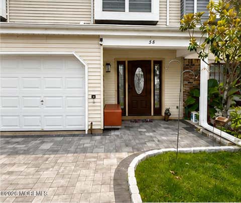 Townhouse For Rent - 58 Thorne Lane<br/> Monmouth County, Matawan, NJ 07747