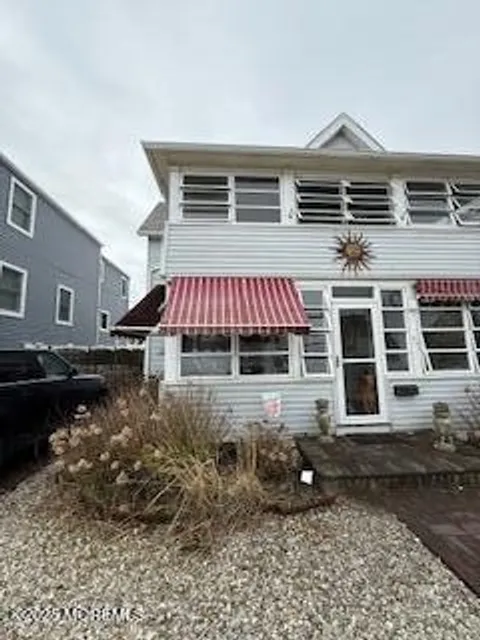 MLS: 22509855