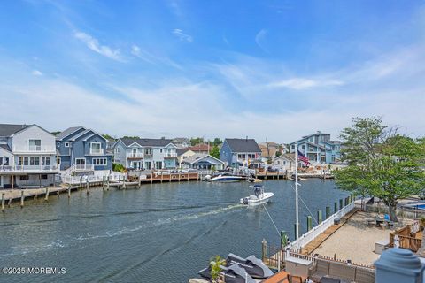 Homes For Sale - 3158 Windsor Avenue<br/> Toms River, NJ 08753