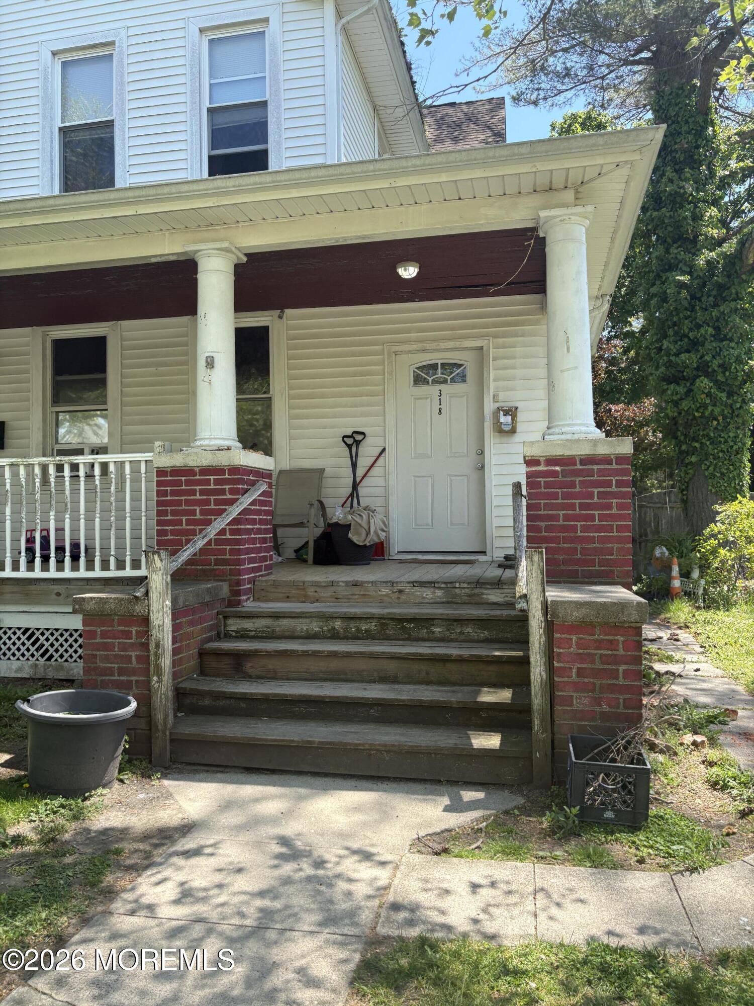 318-320 London Avenue