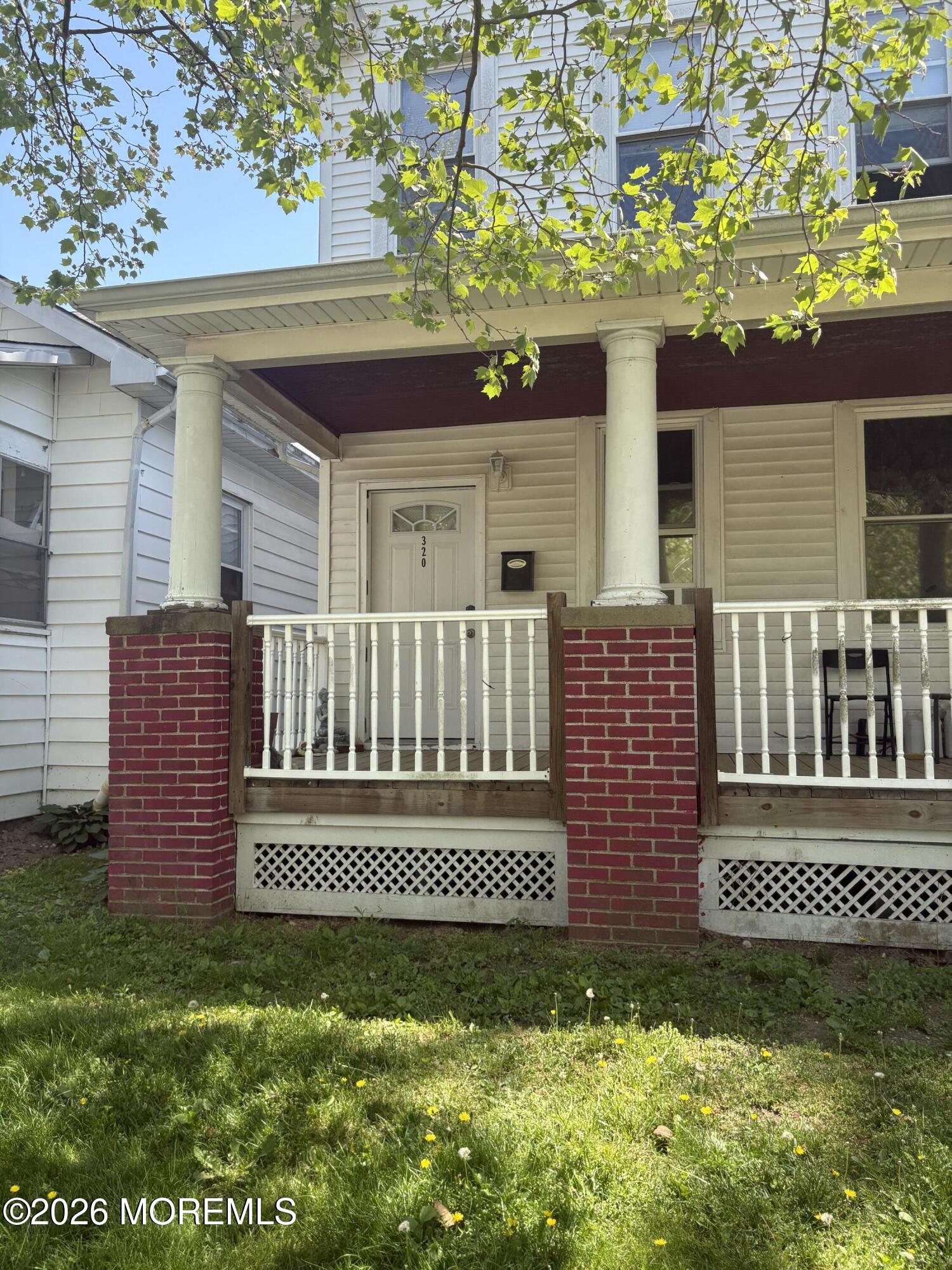 318-320 London Avenue