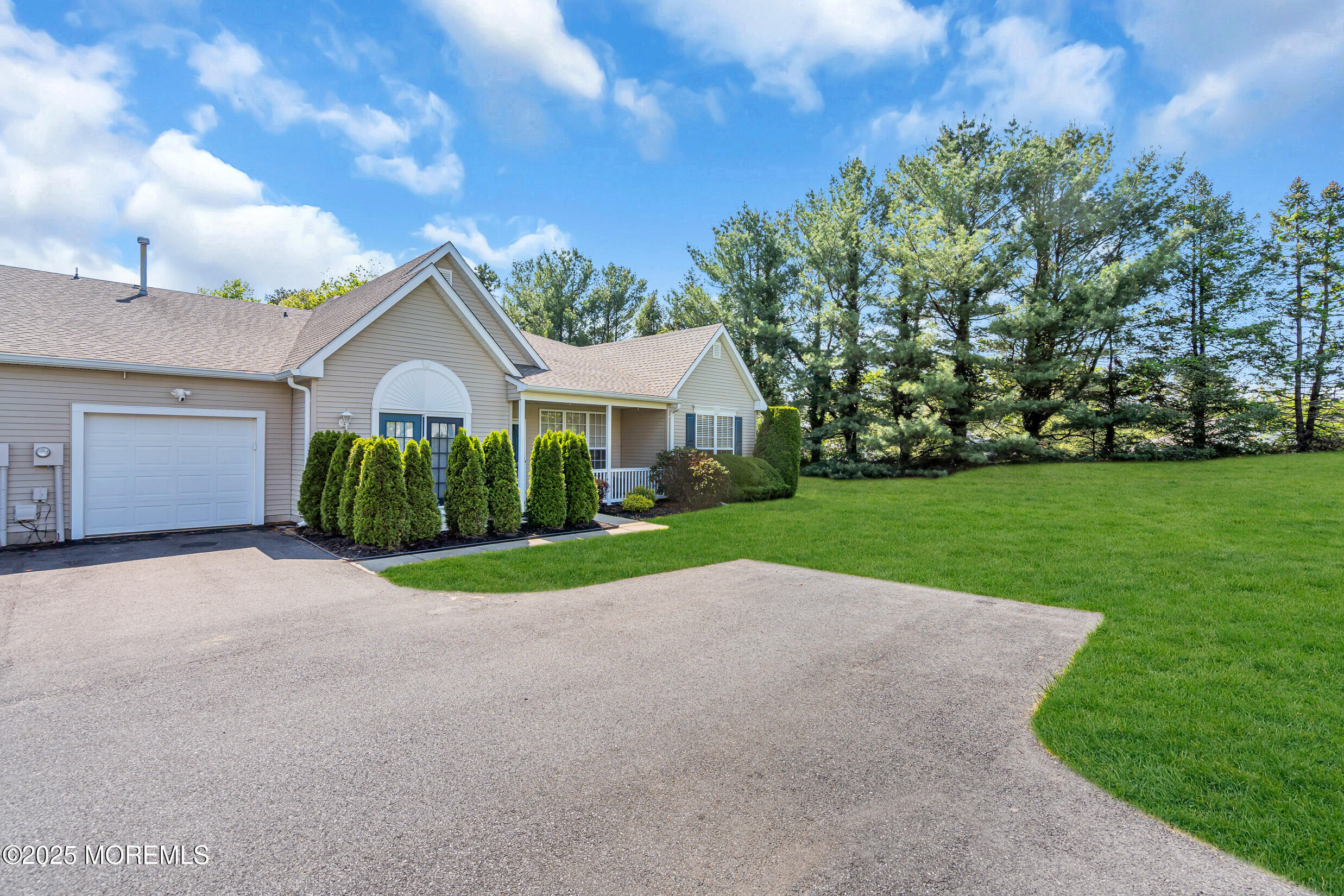 32 Sunnybrook Lane, Lakewood, New Jersey image 4
