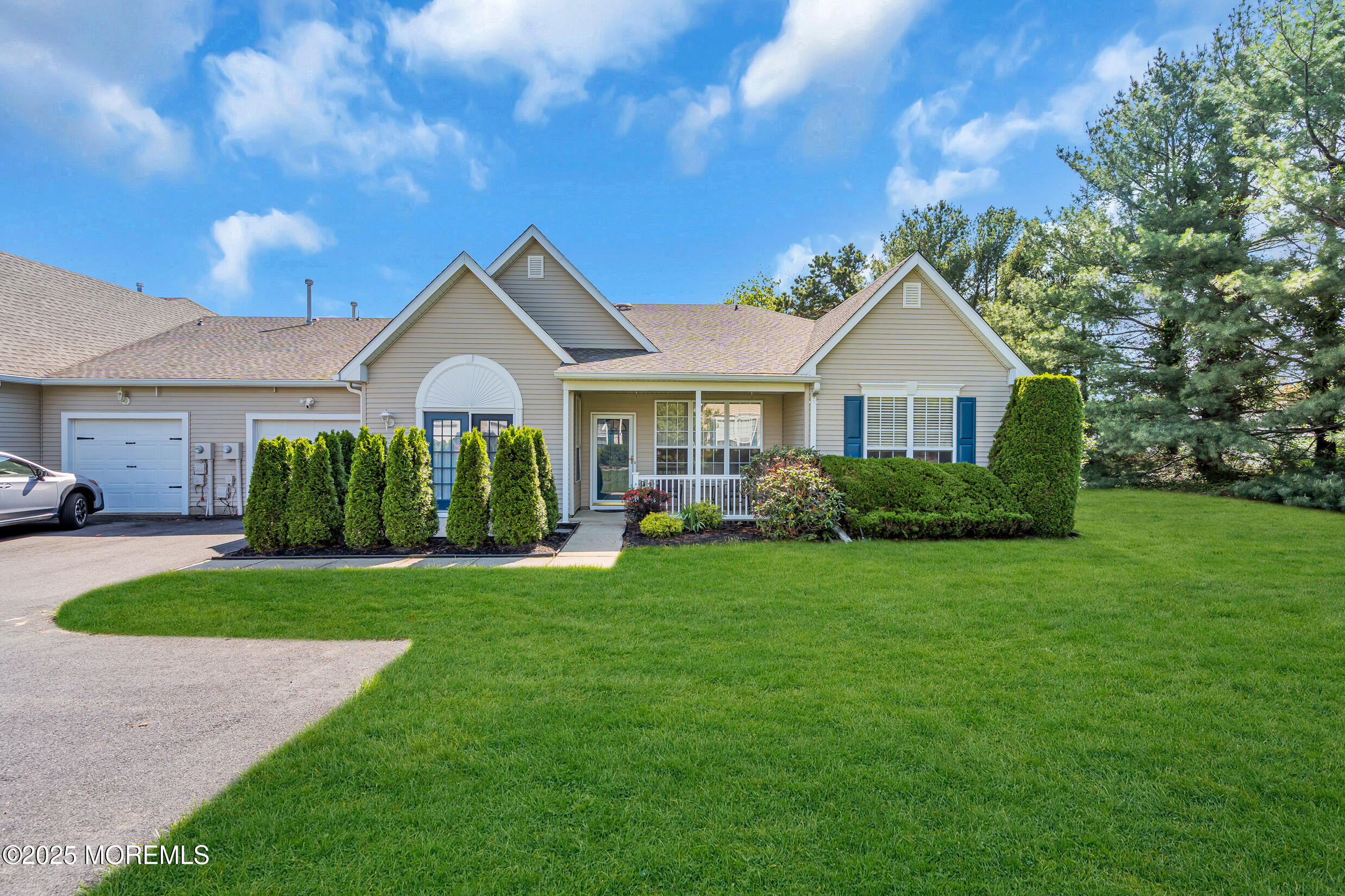 32 Sunnybrook Lane, Lakewood, New Jersey image 1