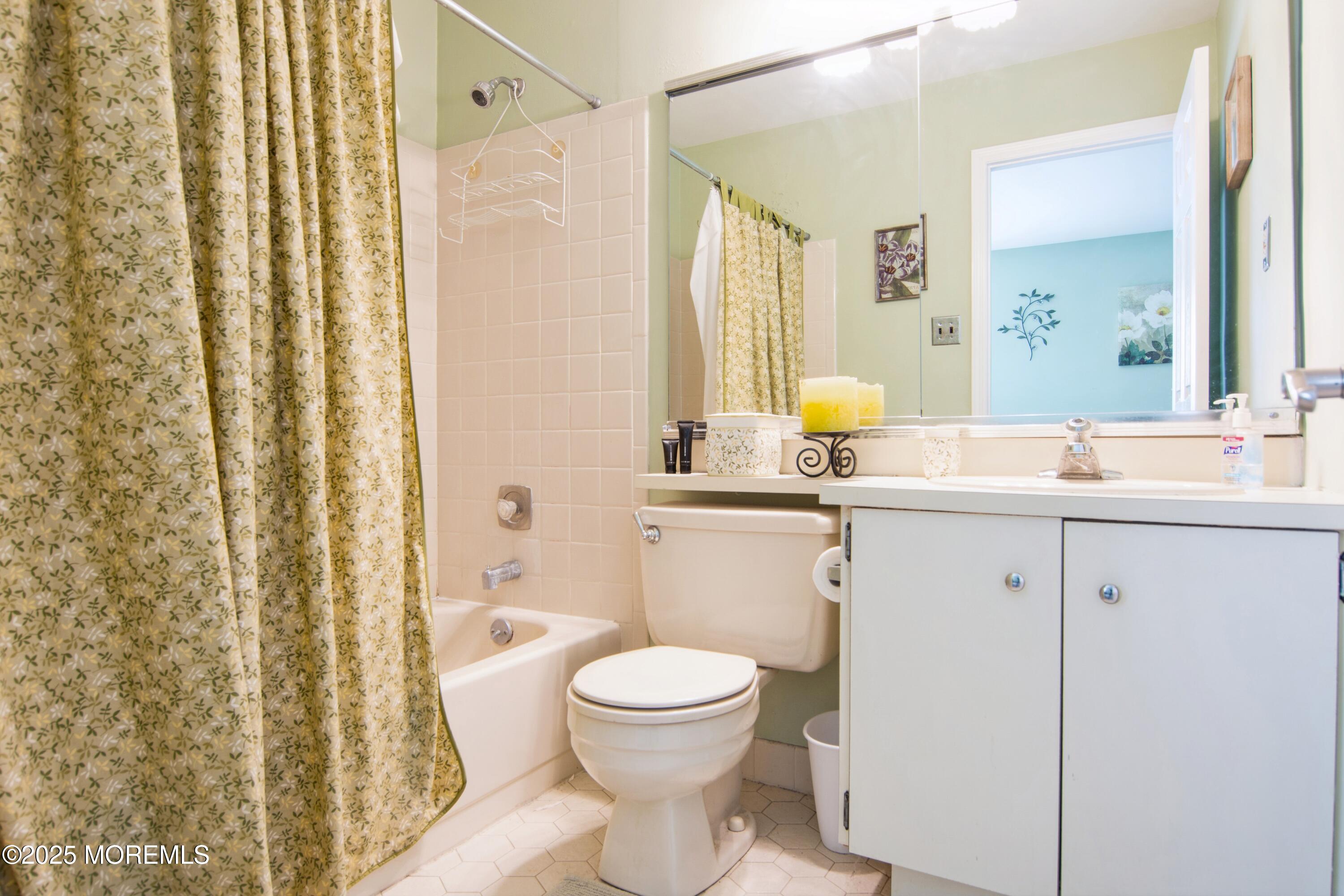 166 Devon Court, Old Bridge, New Jersey image 16