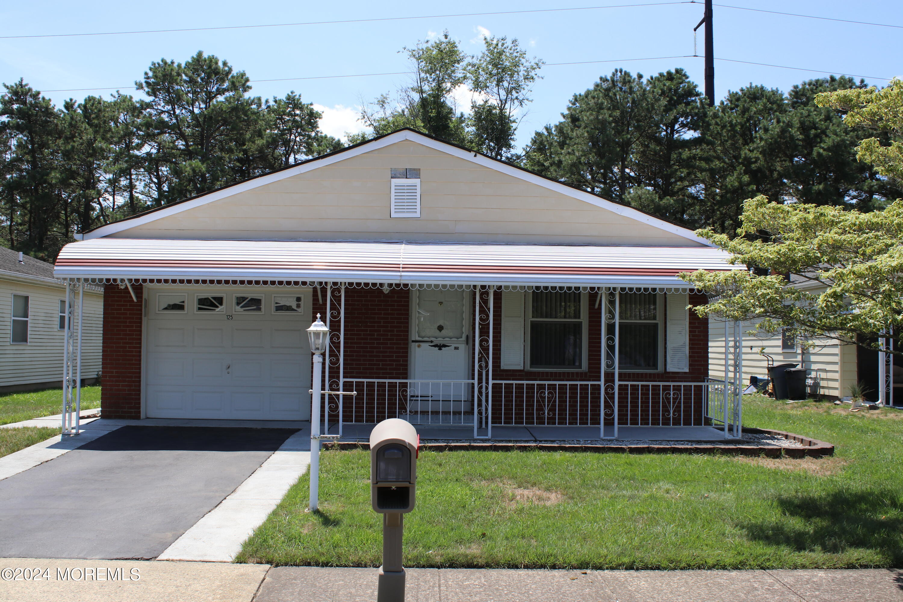 View Toms River, NJ 08757 house