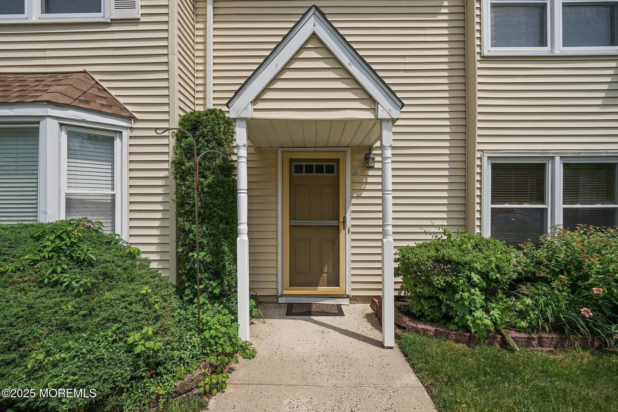 7 Colonial Court