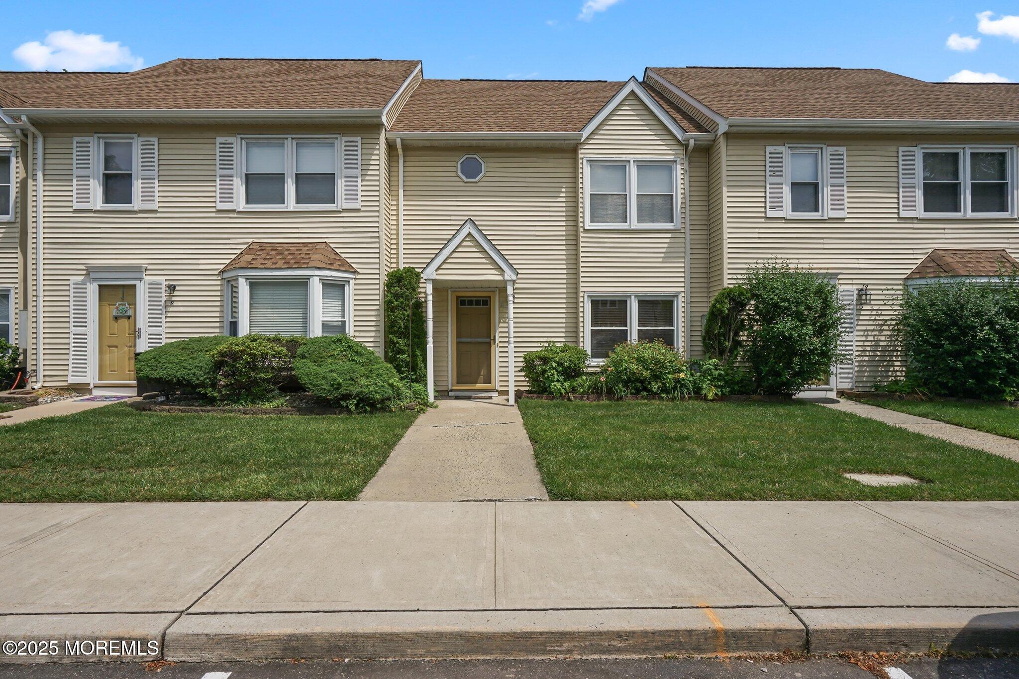 7 Colonial Court