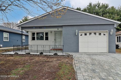 Homes For Sale - 227 Torrey Pines Drive<br/> Toms River, NJ 08757