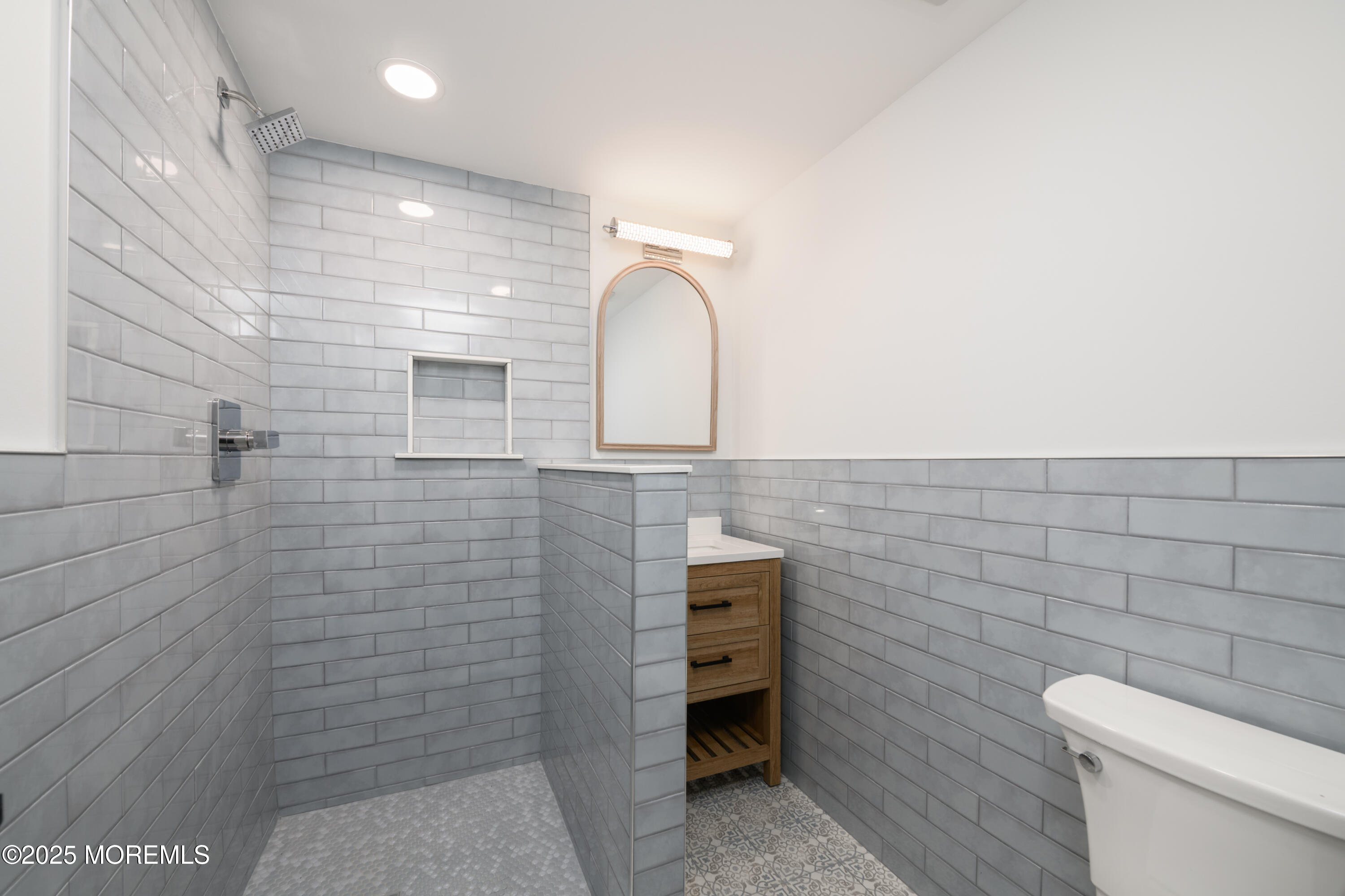832 Nutswamp Road, Red Bank, New Jersey image 14