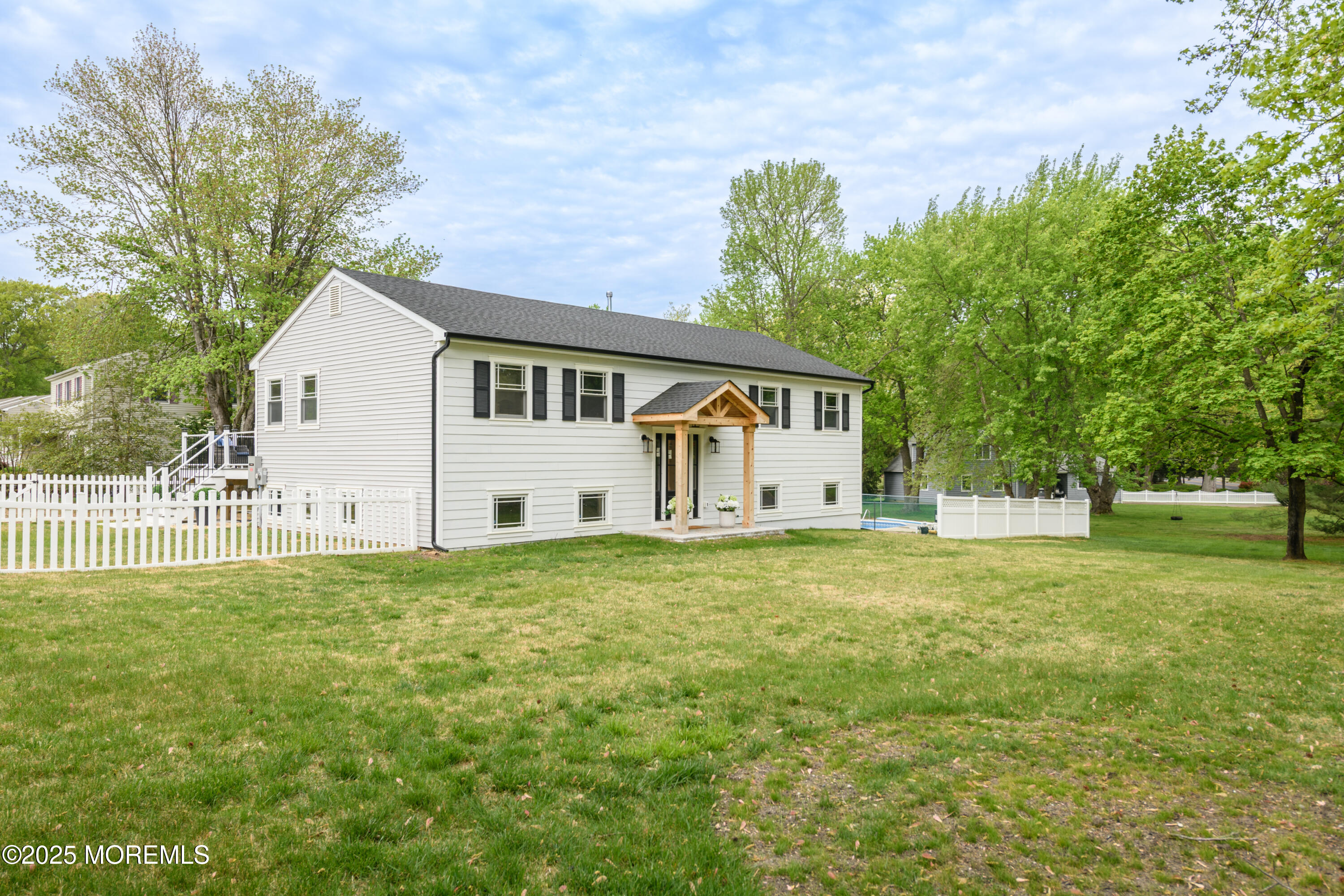 832 Nutswamp Road, Red Bank, New Jersey image 2