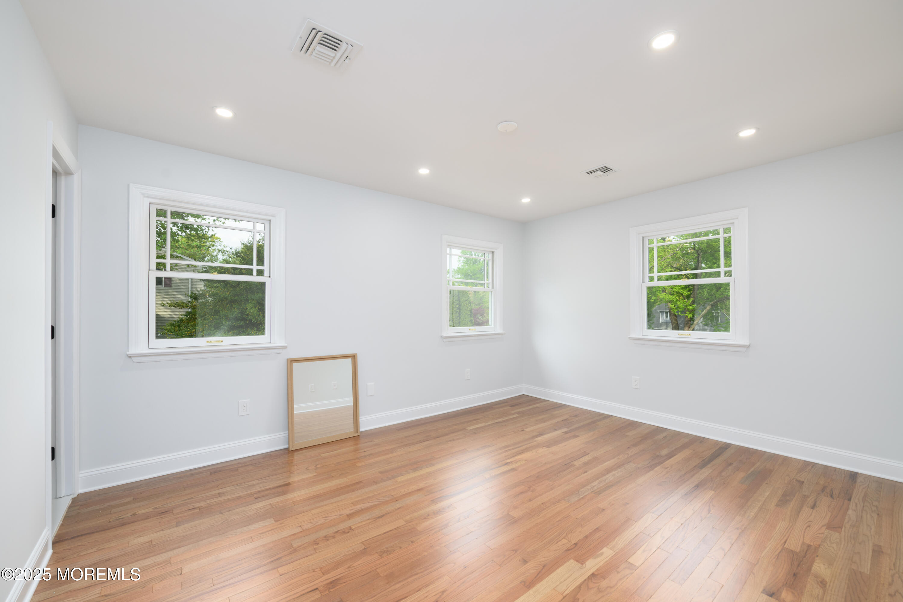 832 Nutswamp Road, Red Bank, New Jersey image 7