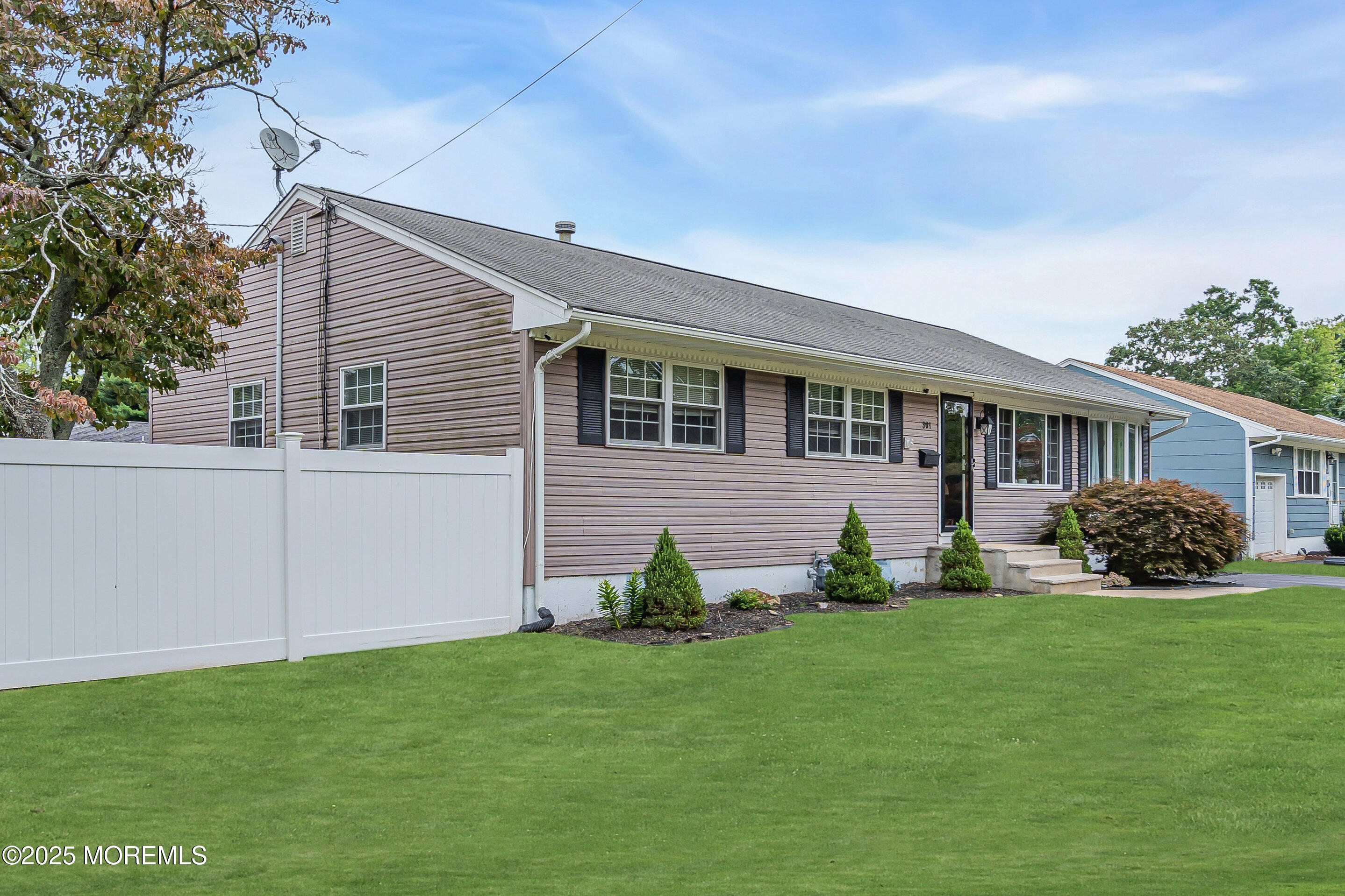 301 Arrowhead Park Drive, Brick, New Jersey image 2