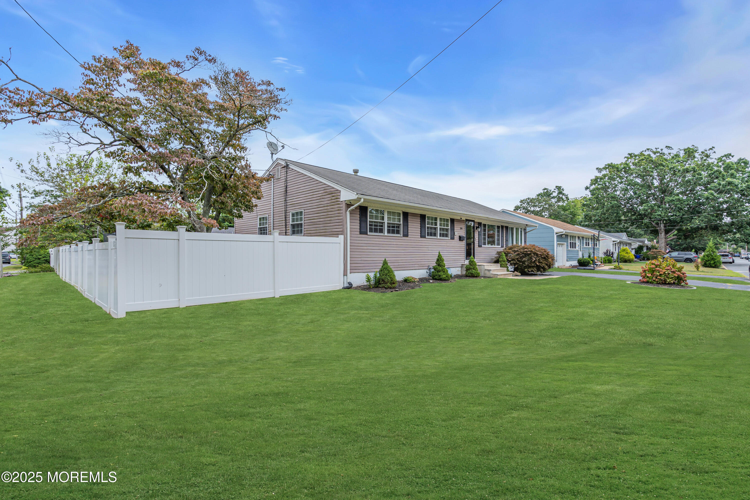 301 Arrowhead Park Drive, Brick, New Jersey image 1
