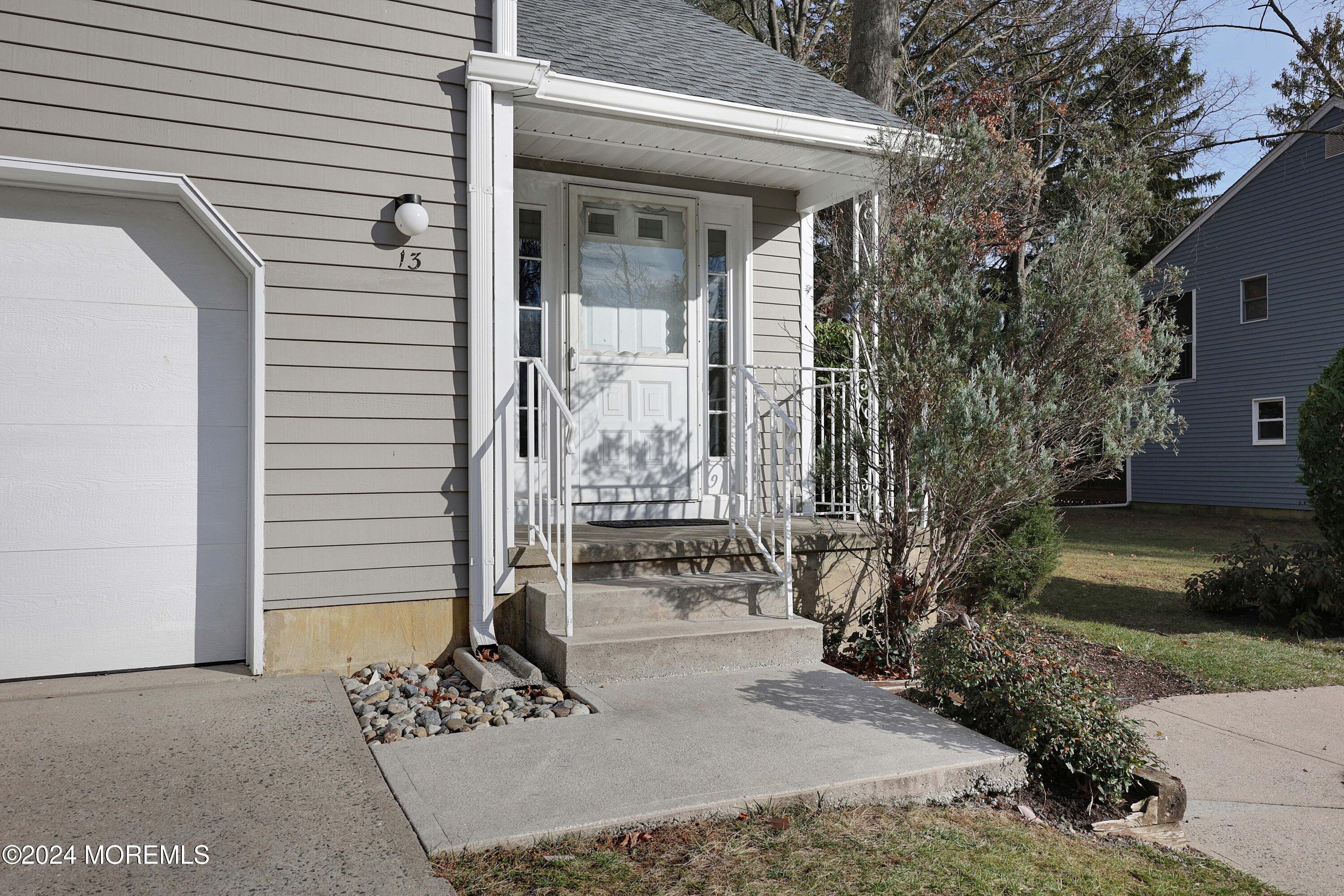 13 Mayfair Court, Little Silver, New Jersey image 2