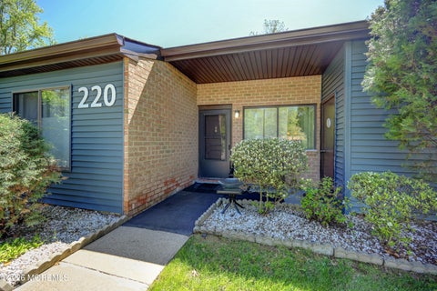Condo For Sale - 220 Medford Court #B<br/> Manalapan, NJ 07726