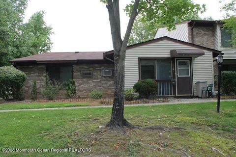 Homes For Rent - 134 Amberly Drive #F<br/> Manalapan, NJ 07726