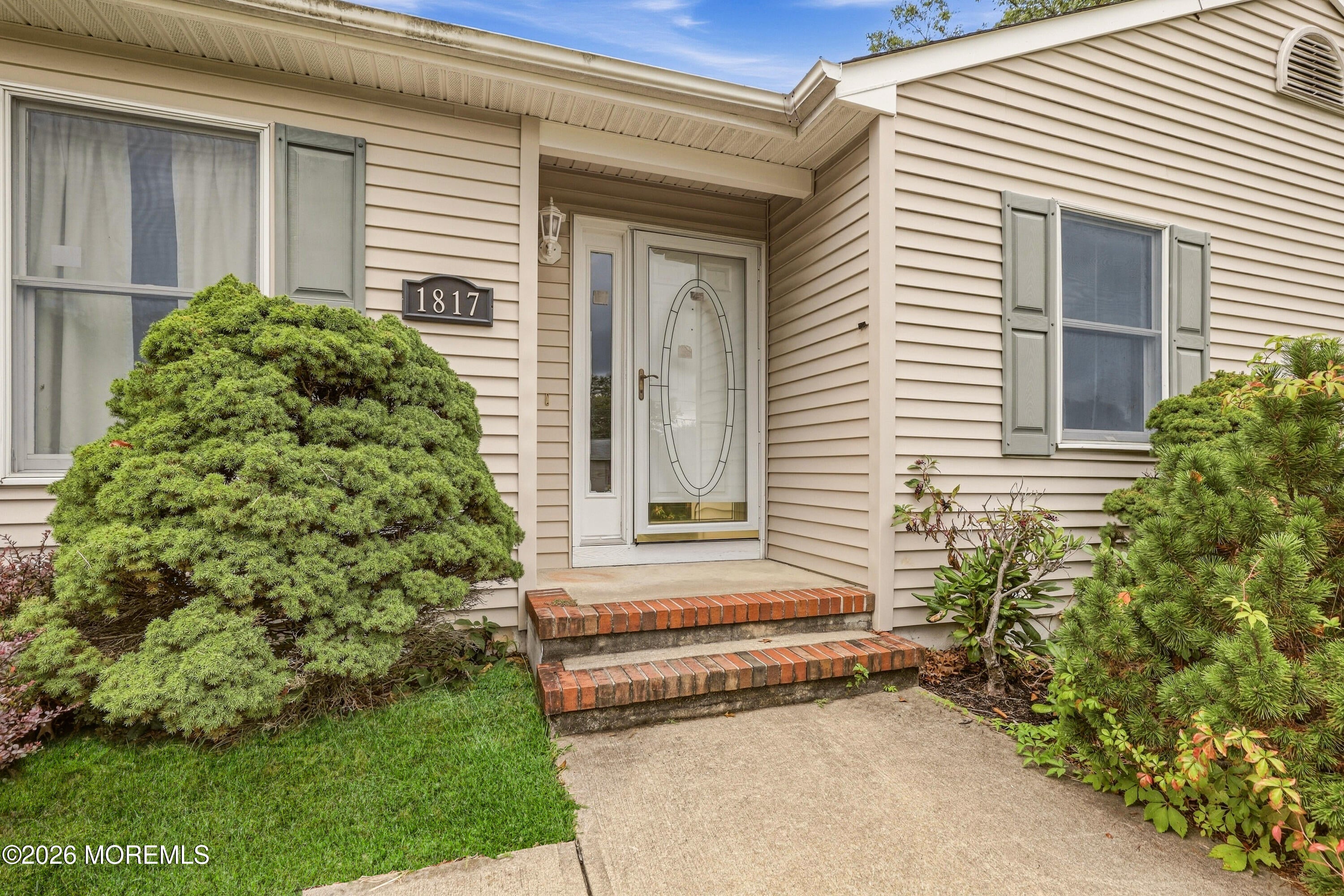 1817 3rd Avenue - Photo 2