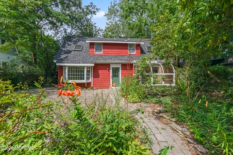 MLS: 22621694
