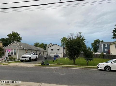 Photo of 715 Park Avenue, Union Beach, NJ 07735 (MLS # 22601395)