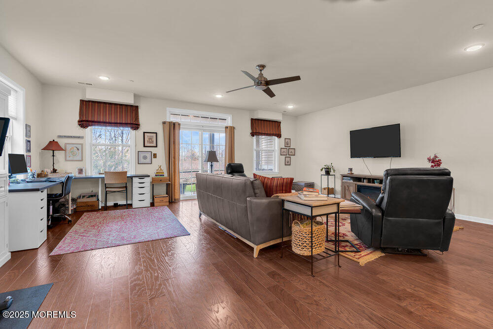 24 Lighthouse Pt Road