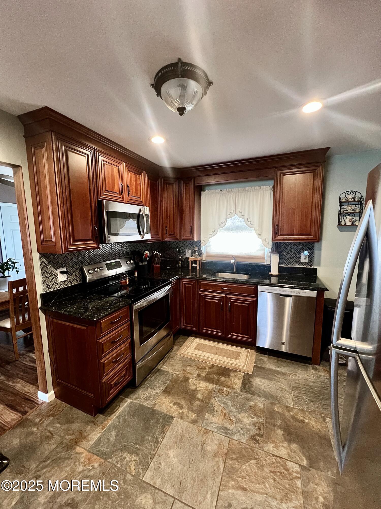 8 Parkway Drive, Toms River, New Jersey image 14