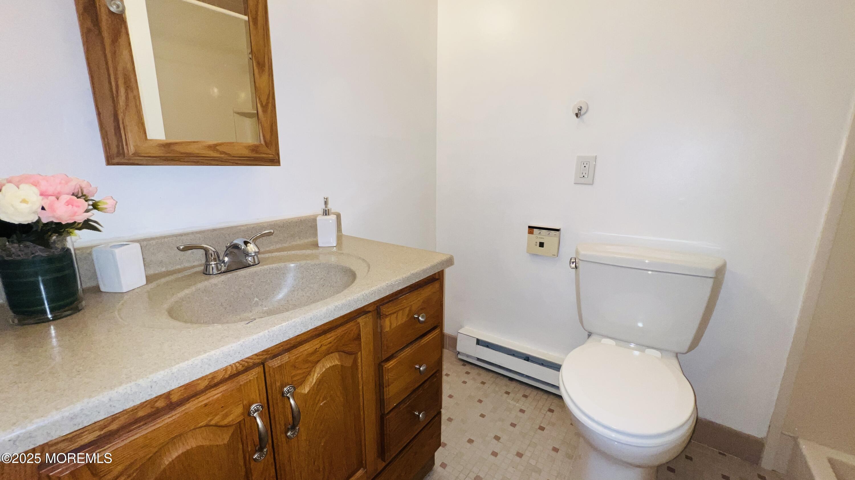 233 Medford Court #B, Manalapan, New Jersey image 11