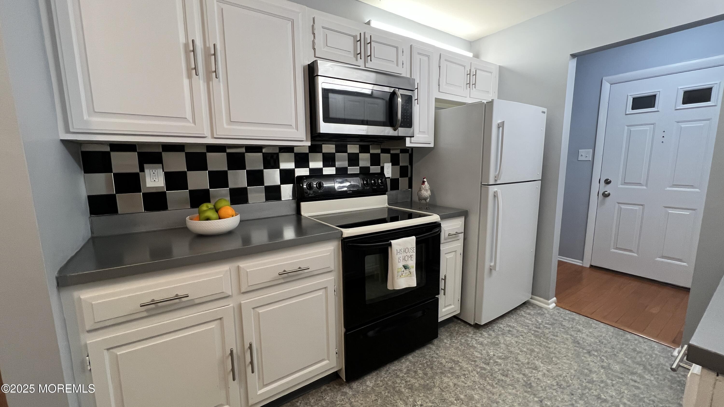 233 Medford Court #B, Manalapan, New Jersey image 6