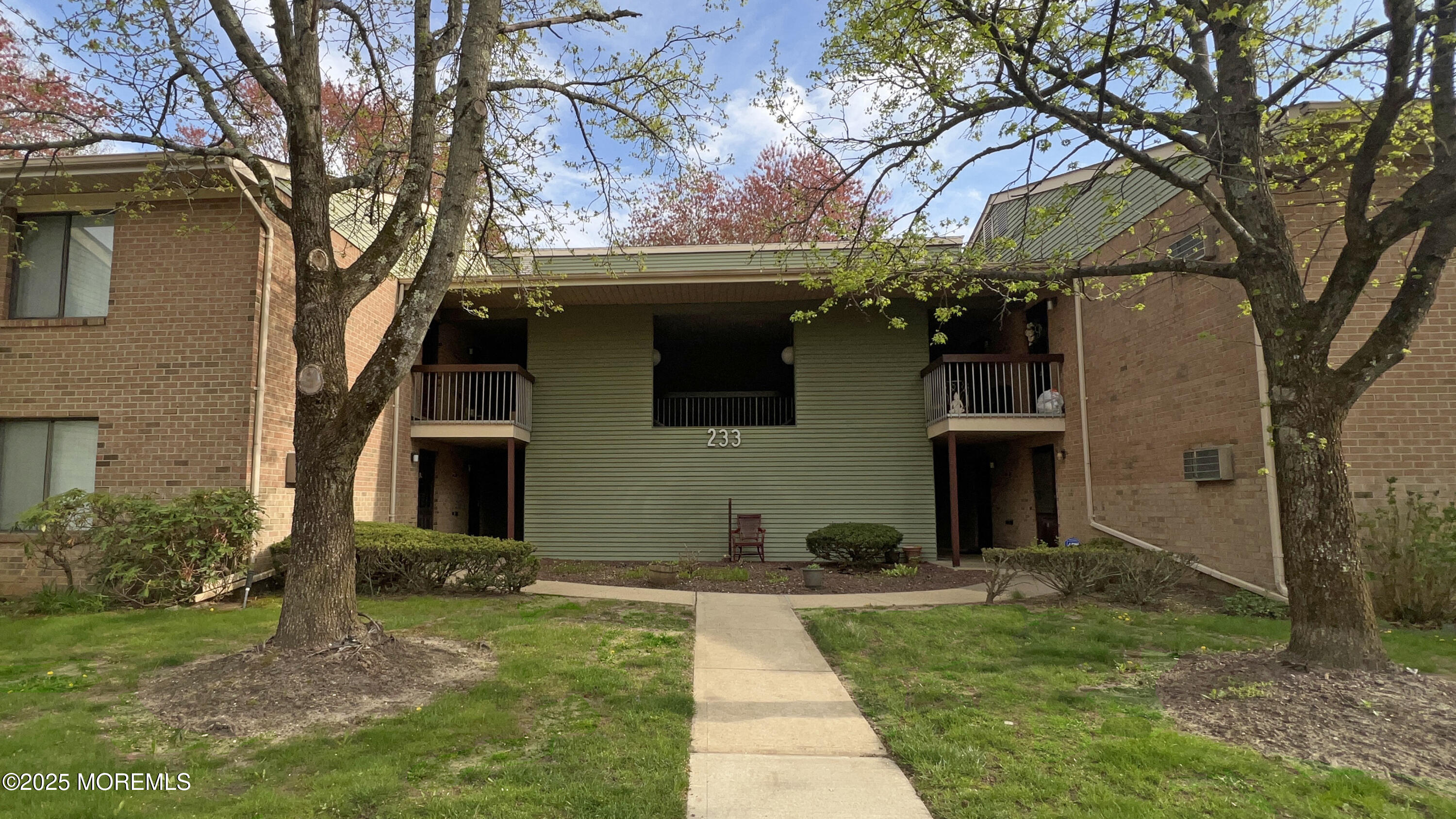 233 Medford Court #B, Manalapan, New Jersey image 1