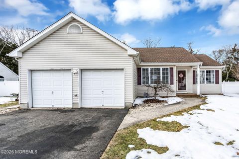 Homes For Sale - 22 Evelyn Court<br/> Brick, NJ 08723