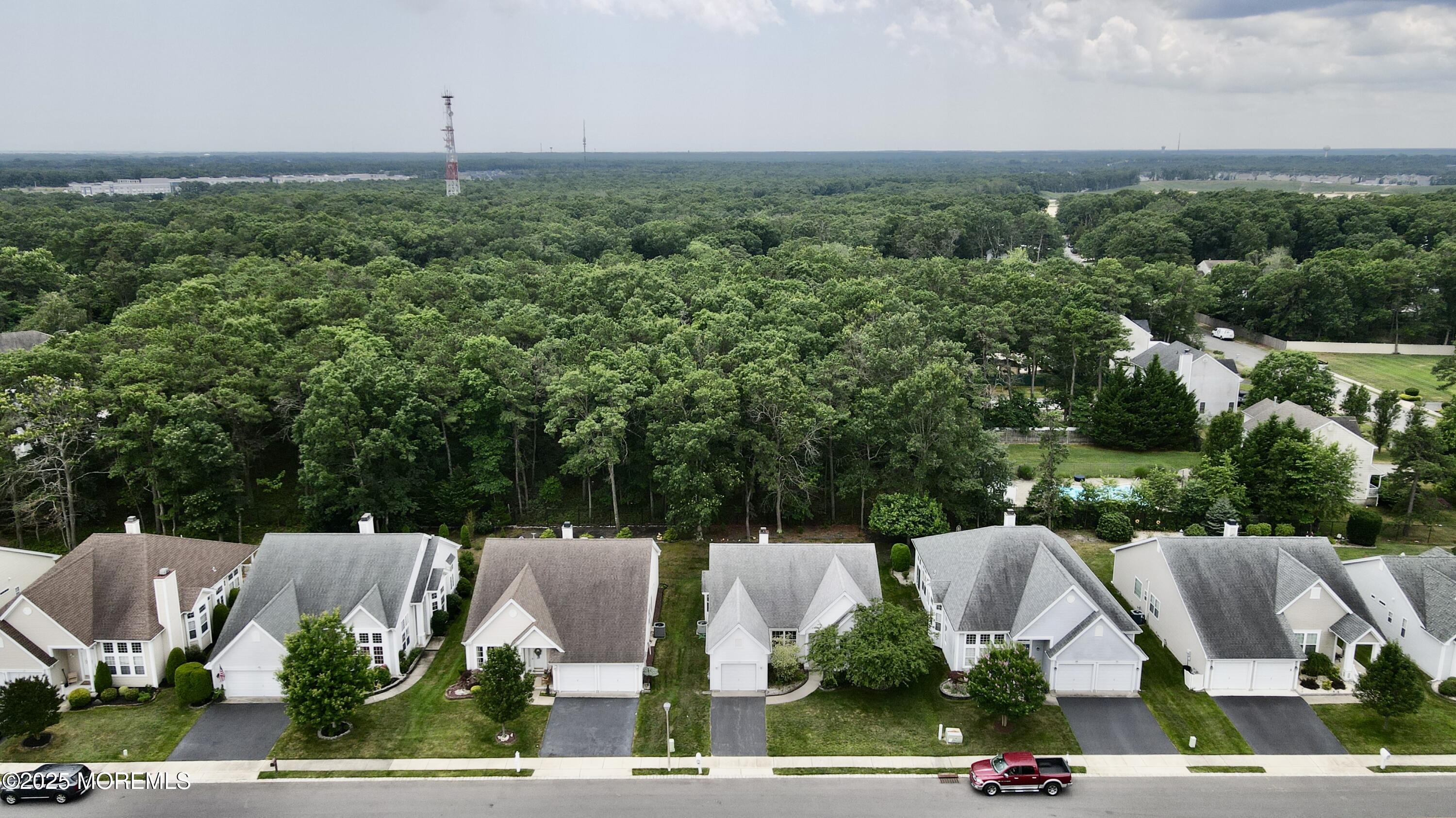 18 Valley Stream Place