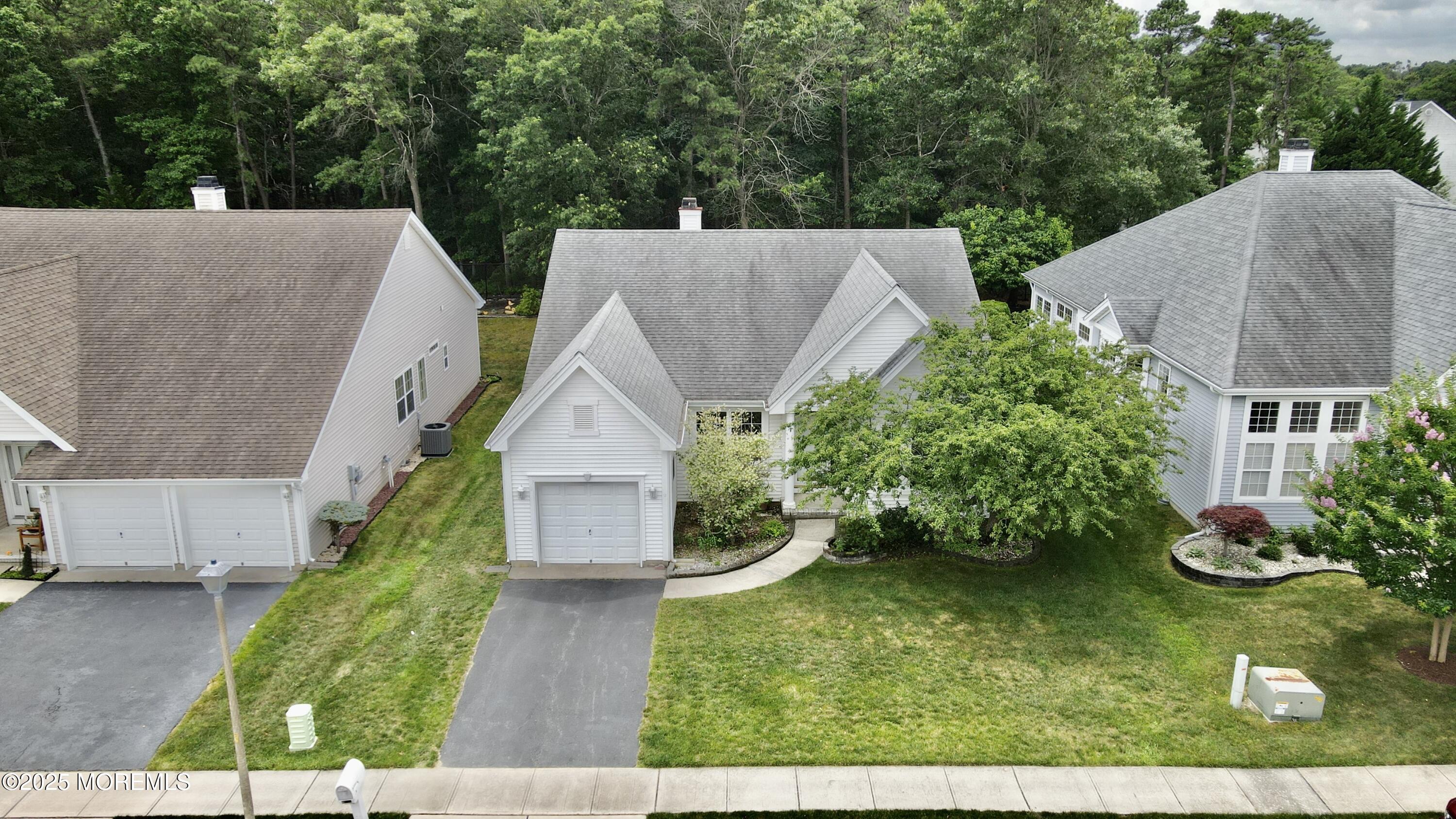 18 Valley Stream Place